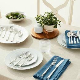 Bộ dao dĩa 45 món Mikasa Rockford phục vụ cho 8 người